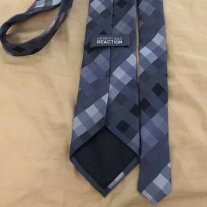 Kenneth Cole Reaction Grey Diamond Pattern Tie